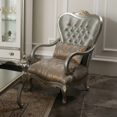 Sedia Chesterfield in argento stile francese, poltrona in legno ad una piazza.