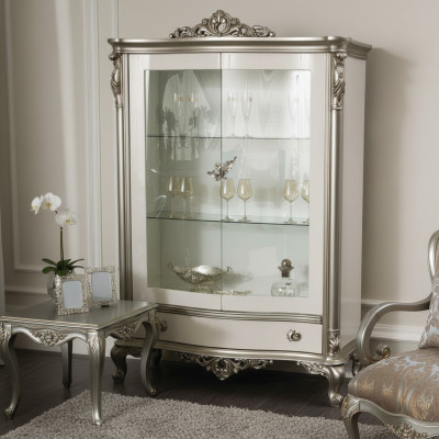 Vetrina classica in argento in stile francese, mobile credenza con vetrina.