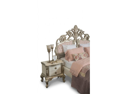 Set di comodini francesi con consolle, tavolini da appoggio, 2 pezzi argento.  Set di comodini francese con consolle, tavolini da appoggio, 2 pezzi argento.