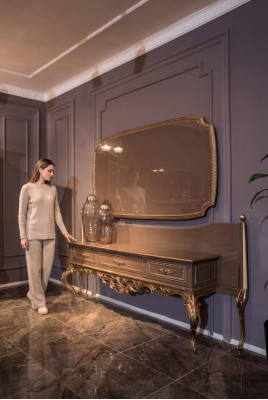Tavoli consolle di lusso con specchio, credenze di lusso, cassettiera, tavolo.