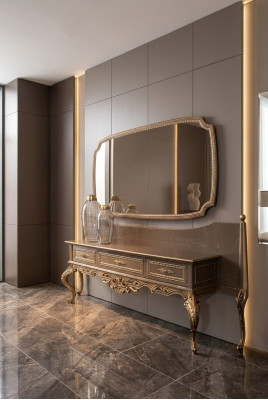 Tavoli consolle di lusso con specchio, credenze di lusso, cassettiera, tavolo.