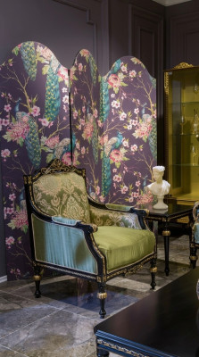 Poltrona relax classica in tessuto lounge, seduta di lusso in stile barocco verde.