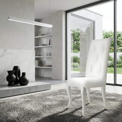 Sedia da sala da pranzo moderna in legno bianco.
