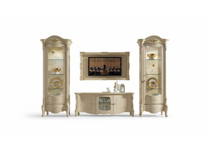 Mobile TV classico e cornice in legno naturale in stile classico.