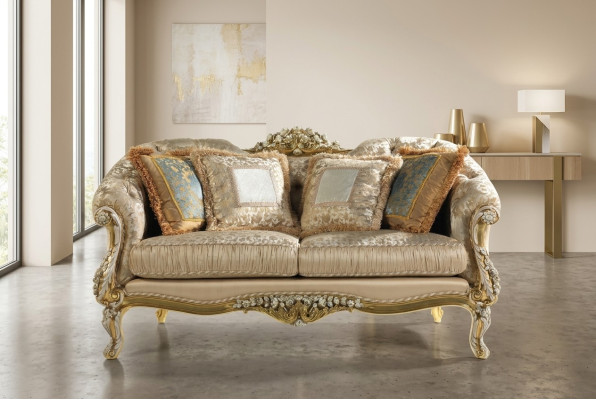 Classico divano Chesterfield beige a due posti con rivestimento in legno a due posti