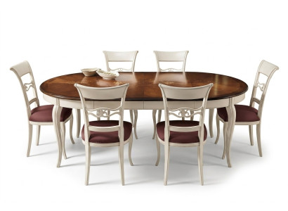 Sedie in legno massello. Sedia da pranzo con design con intagli, poltrona, mobili.