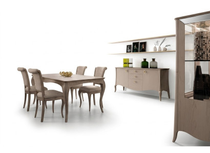 Classico set da pranzo composto da tavolo e sedie, buffet insieme a 6 sedie.