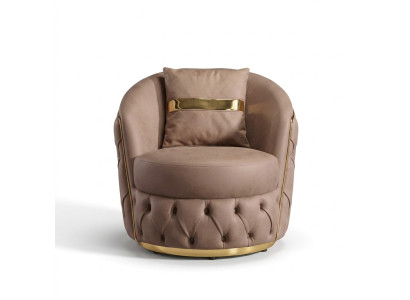 Una poltrona lussuosa e moderna in un tono beige chiaro di Chesterfield.
