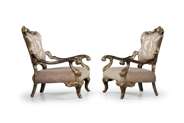 Una poltrona barocca di Chesterfield lussuosa, classica, in beige e oro.