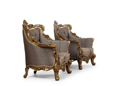 Una poltrona classica in grigio scuro di lusso con design barocco dorato di Chesterfield.
