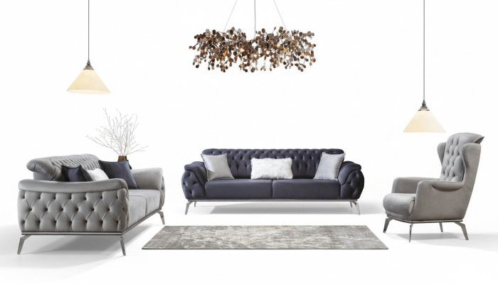 Divano blu a 3 posti in stile Chesterfield di lusso per il salotto italiano.