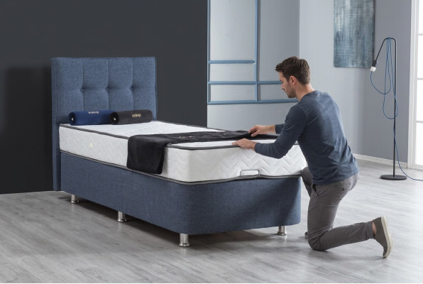 Letto blu Letto singolo in metallo Moderno Letti di lusso Letto in tessuto Chesterfield nuovo