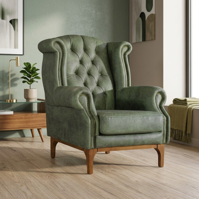 Grüner Chesterfield Luxury Armchair, Designer Armchair in Italian is Sedia Chesterfield di lusso verde, poltrona da designer con braccioli.