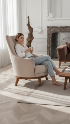 Poltrona imbottita per soggiorno singola poltrona relax in tessuto beige.