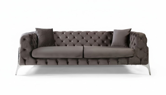 Divano Chesterfield grigio a 3 posti in tessuto per il soggiorno.