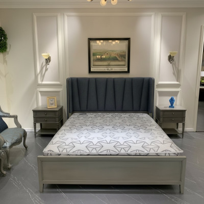 Moderni letti imbottiti di design di lusso per hotel matrimoniali in legno grigio.