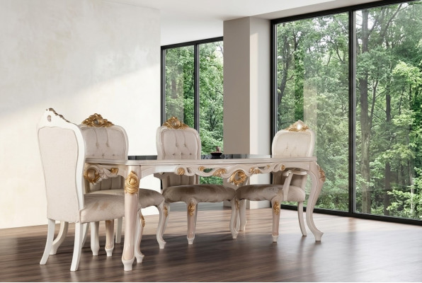 Set di 4 sedie da pranzo in legno.