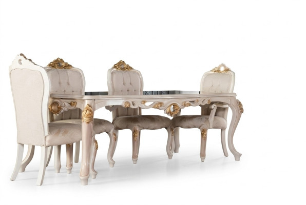 Set di 4 sedie da pranzo in legno.