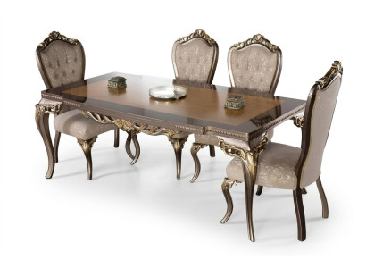 Tavolo da pranzo classico in legno massello con decorazioni elaborate