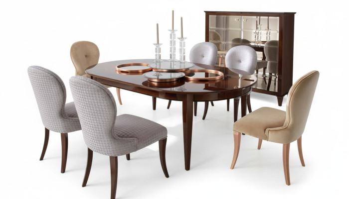 Tavolo da pranzo moderno in legno con sedie per la sala da pranzo