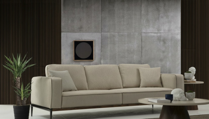 Divano a 4 posti in tessuto beige design moderno per soggiorno.