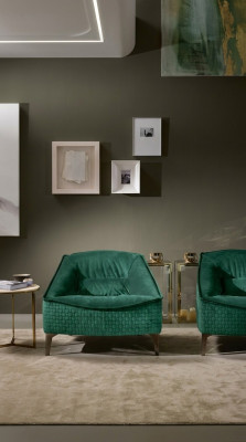 Poltrona monoposto di lusso con rivestimento di design in tessuto moderno.