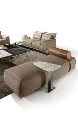 Lusso Chaiselongue Tessuto Soggiorno Design Divano Marrone Mobili Pouf Prianera