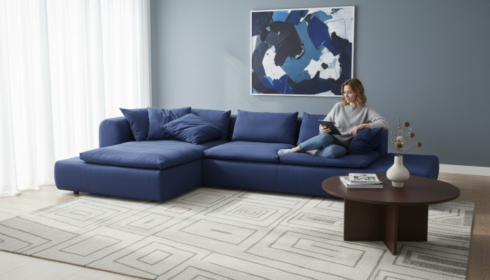 Divano angolare a L blu in tessuto per divani imbottiti.