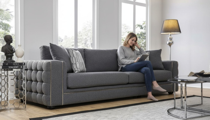 Sofà di lusso per il soggiorno a due posti grigio Chesterfield nuovi.