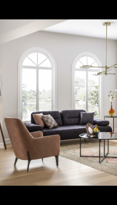 Poltrona marrone in tessuto di lusso per soggiorno, nuovo, design moderno e creativo.