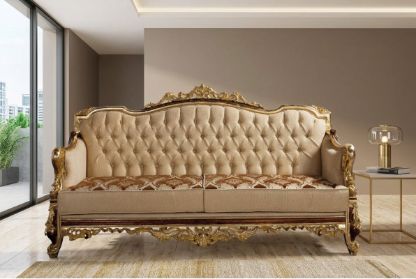 Divano Chesterfield in stile barocco a tre posti in stoffa oro.