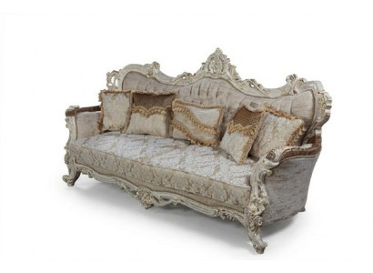 Chesterfield barocco divano a tre posti in tessuto oro.