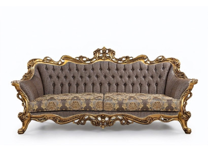Divano Chesterfield classico a tre posti con cornice dorata.