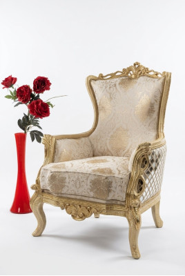 Poltrona classica a trono in velluto Chesterfield stile barocco.