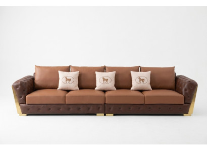 Moderno divano Chesterfield di lusso a cinque posti per il soggiorno di design.