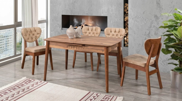 Beige set da pranzo di lusso con 4 sedie Chesterfield nuove.