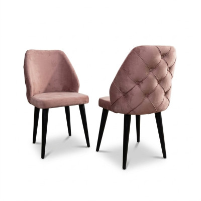Sedia imbottita in legno beige con schienale Chesterfield e gambe nere per sala da pranzo.