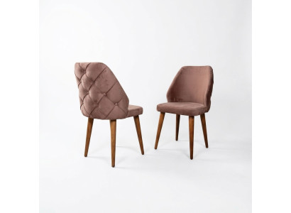 Sedia imbottita in legno beige Chesterfield con schienale su gambe di legno per sala da pranzo