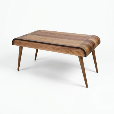 Tavolino in legno su gambe di legno per il tuo soggiorno Modello di design originale Nuovo