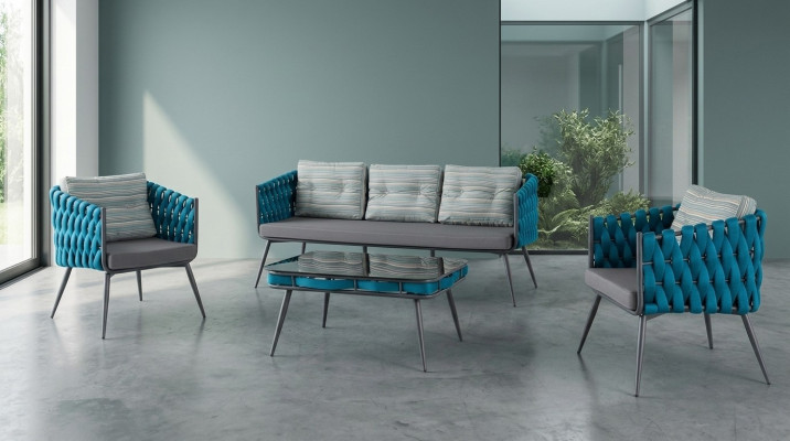 Set da terrazza, set di divani di lusso, divano a tre posti, divano a due posti, tavolino.