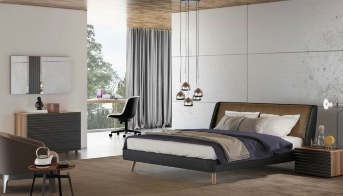 Set da camera da letto, struttura del letto, comodini, comò, specchio, mobili in legno.