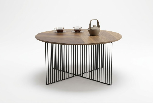Tavolino da salotto moderno marrone in legno massello di lusso con piano d'appoggio.
