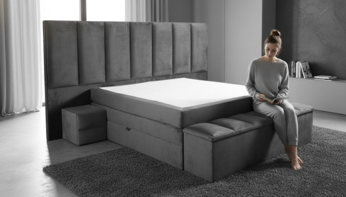 Letto matrimoniale grigio + 2 comodini design classico camera da letto elegante.