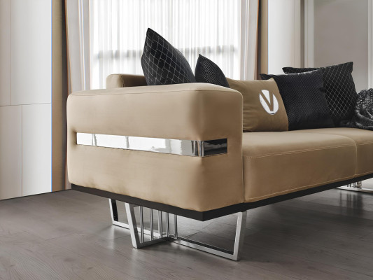 Divano di lusso con piedi in acciaio inossidabile, seduta imbottita, divano designer, mobili, 230 cm.