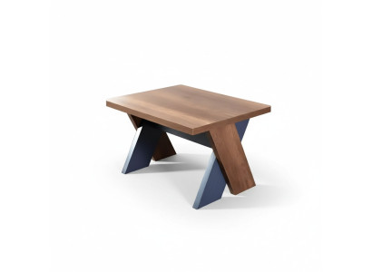 Scrivanie di lusso moderne in legno e metallo grigio per l'ufficio.