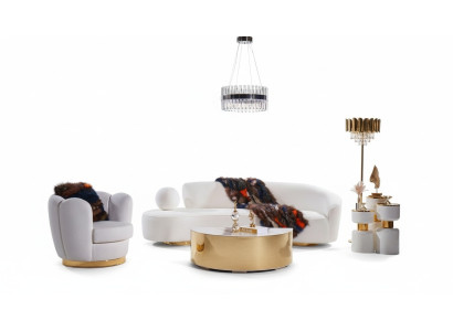Moderno set di divani bianchi tre posti, sedia di lusso, tavolino elegante.