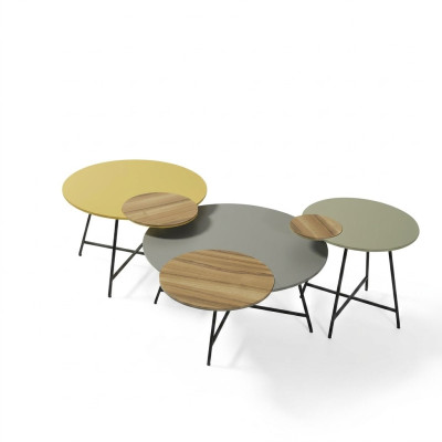 Set di tavolini da caffè con design esclusivo da un produttore europeo di mobili.