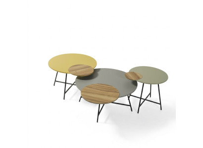 Set di tavolini da caffè con design esclusivo da un produttore europeo di mobili.