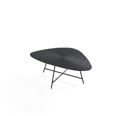 Elegante tavolino nero per il soggiorno con piano intagliato.