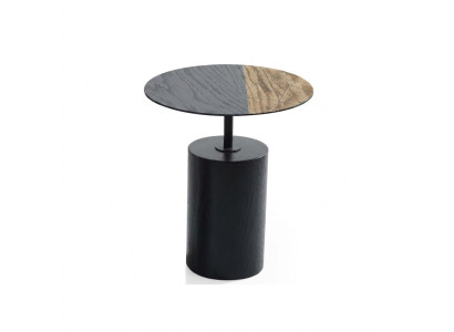 Tavolino design rotondo da salotto in legno nero.